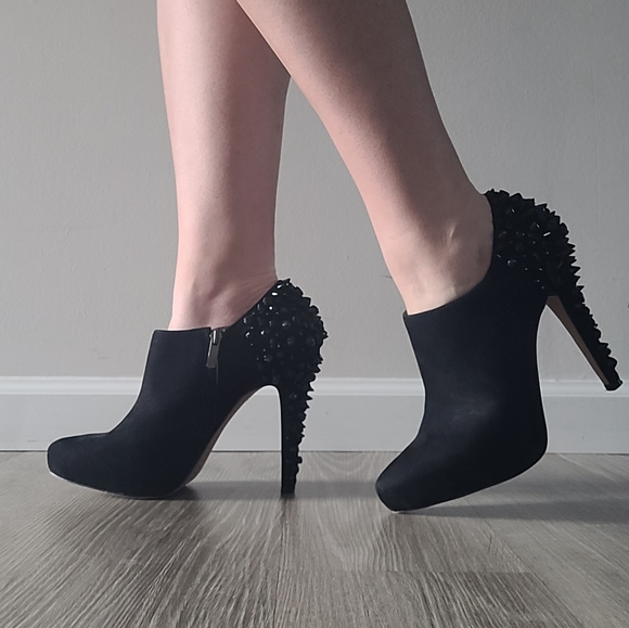 Sam Edelman Renzo Studded Ankle Booties - Picture 9 of 9